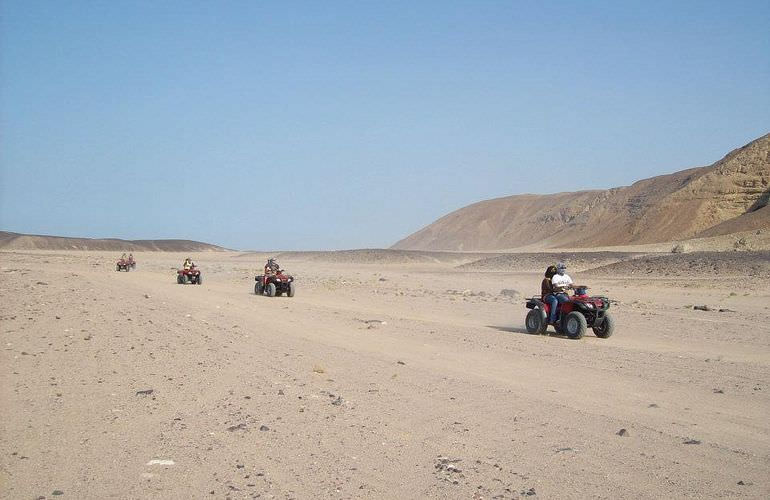 Quad Safari am Morgen in El Quseir mit Kamelreiten im Beduinendorf